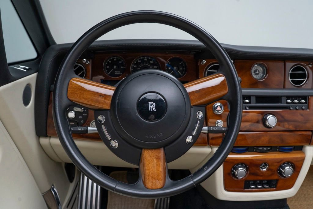 Used 2010 Rolls-Royce Phantom Drophead Coupe image 22