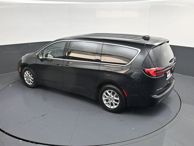 Used 2023 Chrysler Pacifica Touring-L image 43