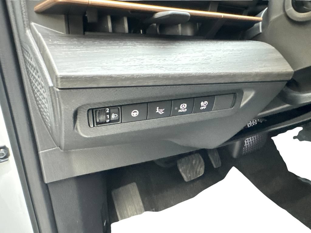 Used 2024 Nissan Ariya AWD image 56