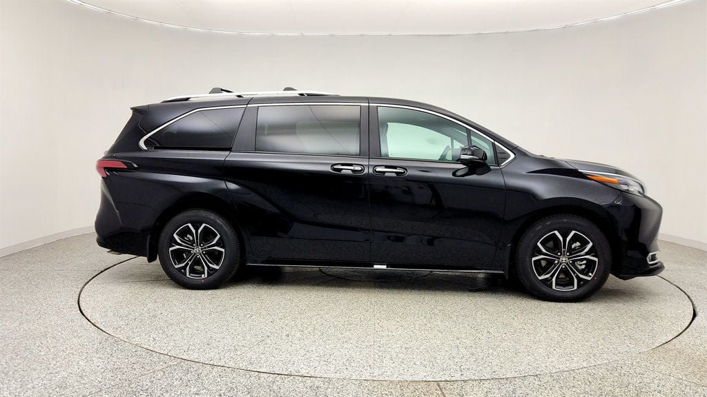 Used 2026 Toyota Sienna Platinum AWD/4WD image 4
