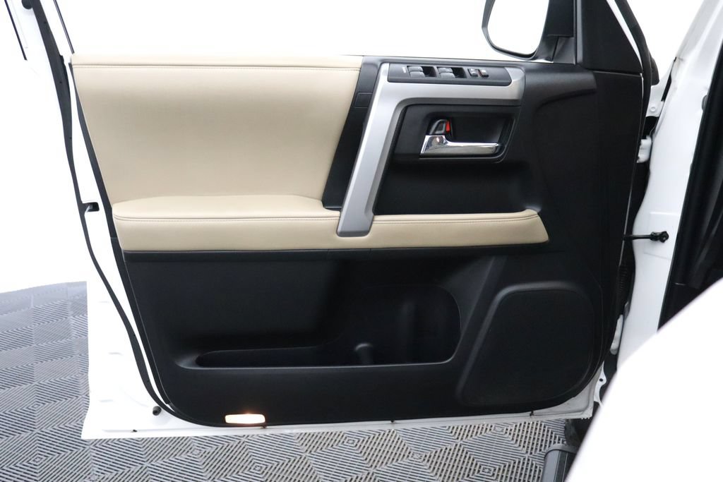 Used 2016 Toyota 4Runner SR5 Premium AWD/4WD image 16