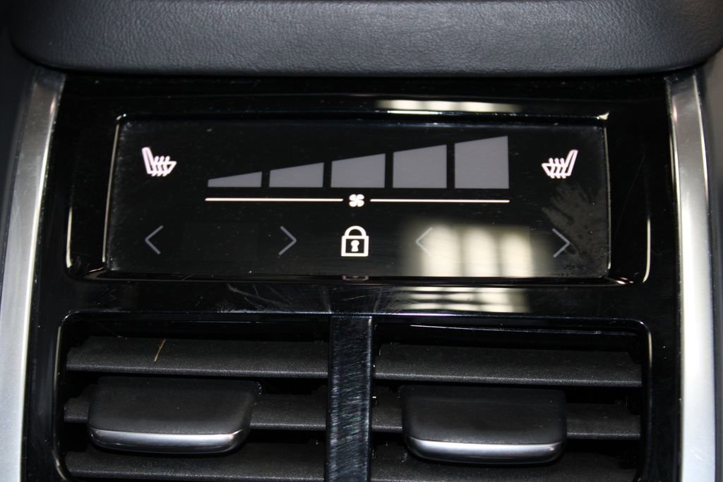 Used 2024 Volvo XC90 T8 Plus w/ Protection Package Premier AWD/4WD image 36