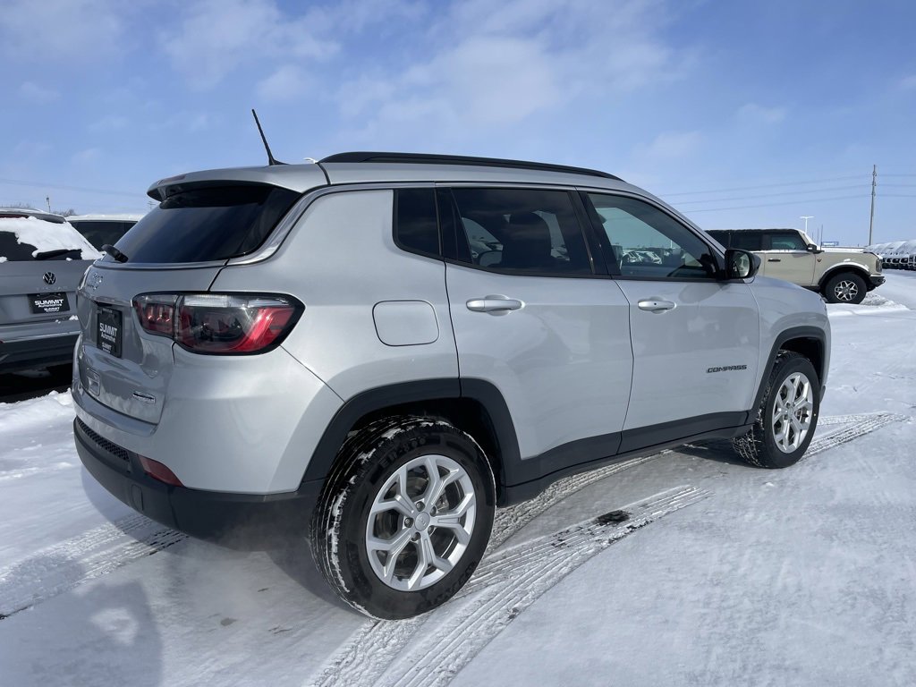 Used 2024 Jeep Compass Latitude image 4