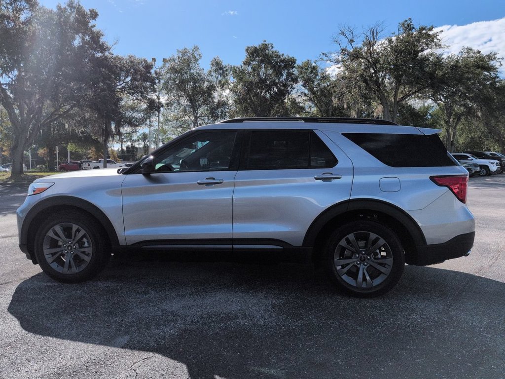 Used 2023 Ford Explorer XLT w/ Equipment Group 202A RWD image 7