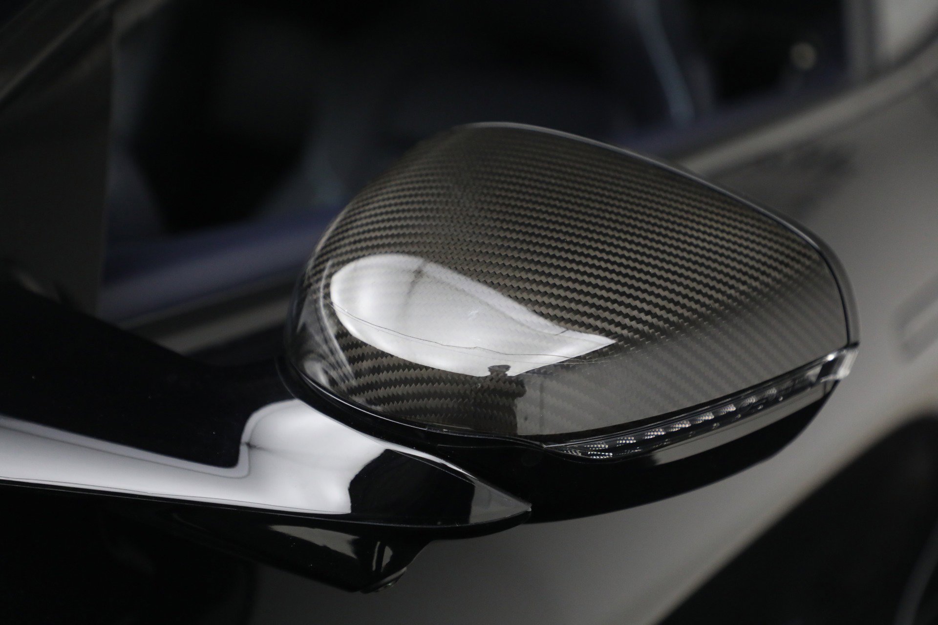 Used 2025 Aston Martin Vanquish image 24