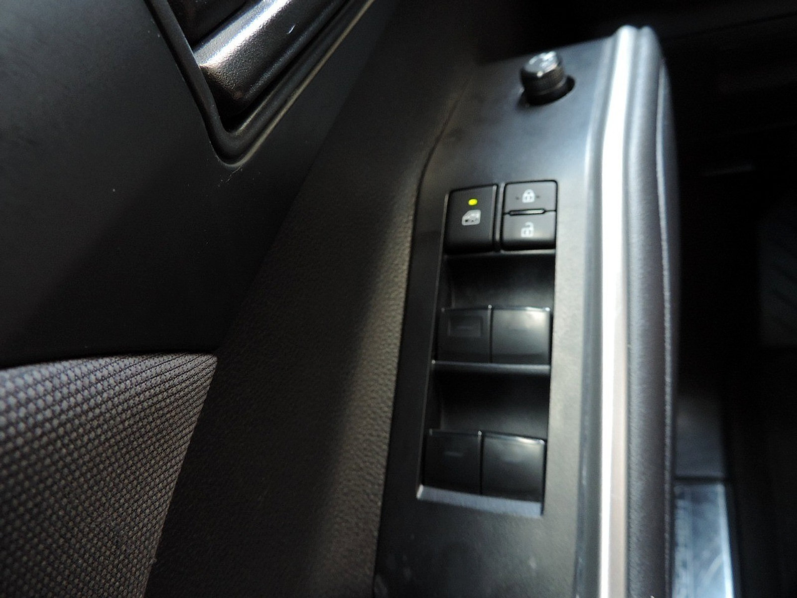 Used 2023 Toyota Highlander LE FWD image 25
