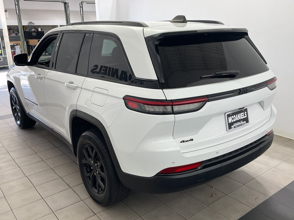 Used 2024 Jeep Grand Cherokee Altitude image 6