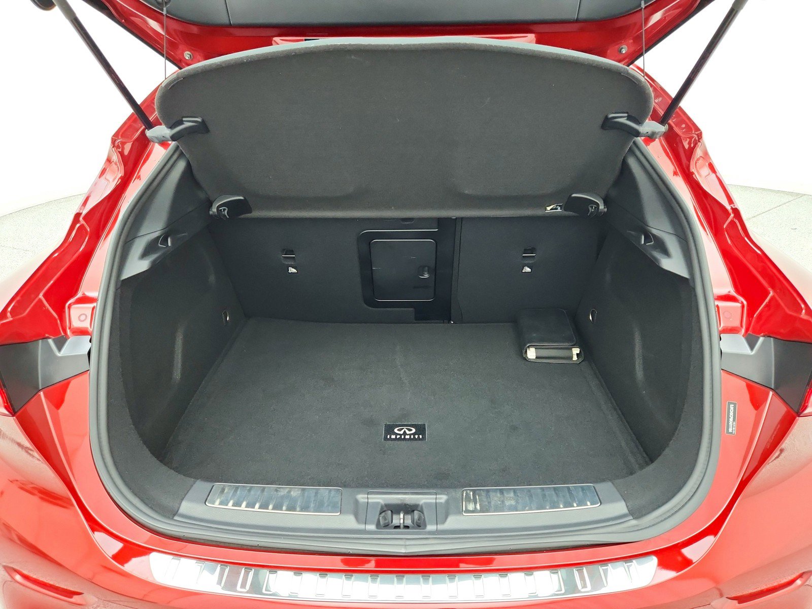 Used 2019 INFINITI QX30 w/ Cargo Package FWD image 34