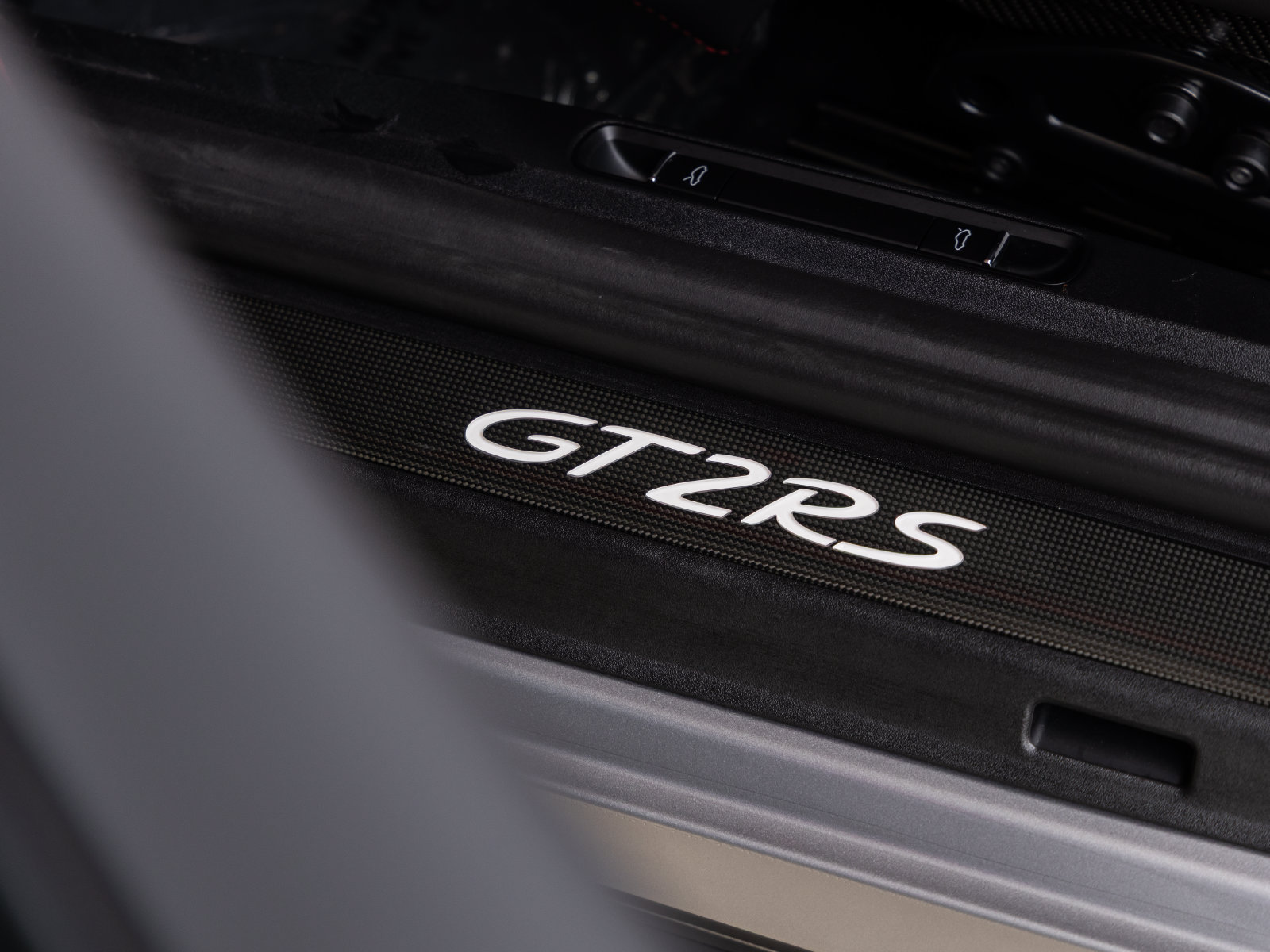 Certified 2018 Porsche 911 GT2 RS RWD image 40