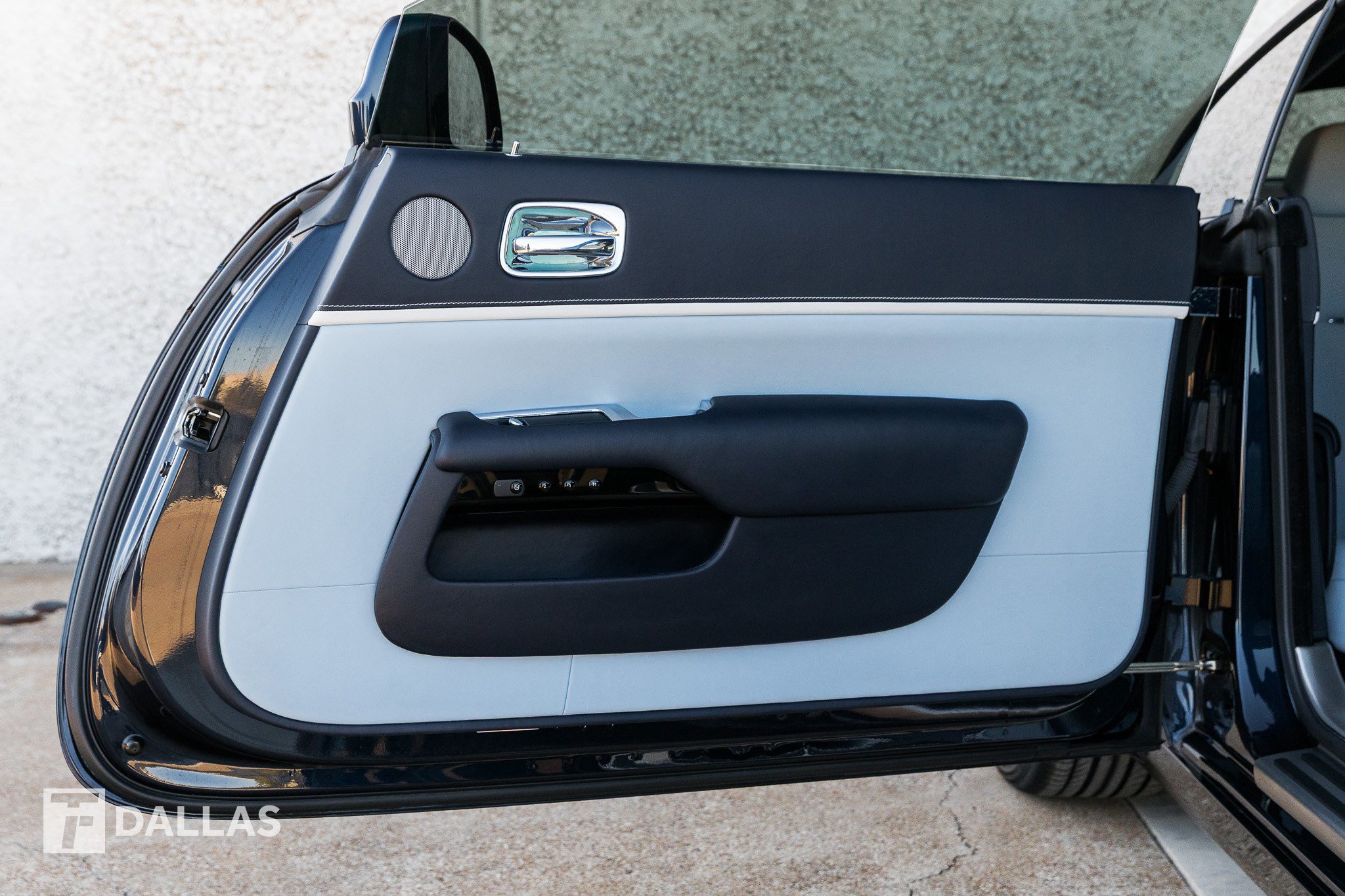 Used 2020 Rolls-Royce Wraith image 33