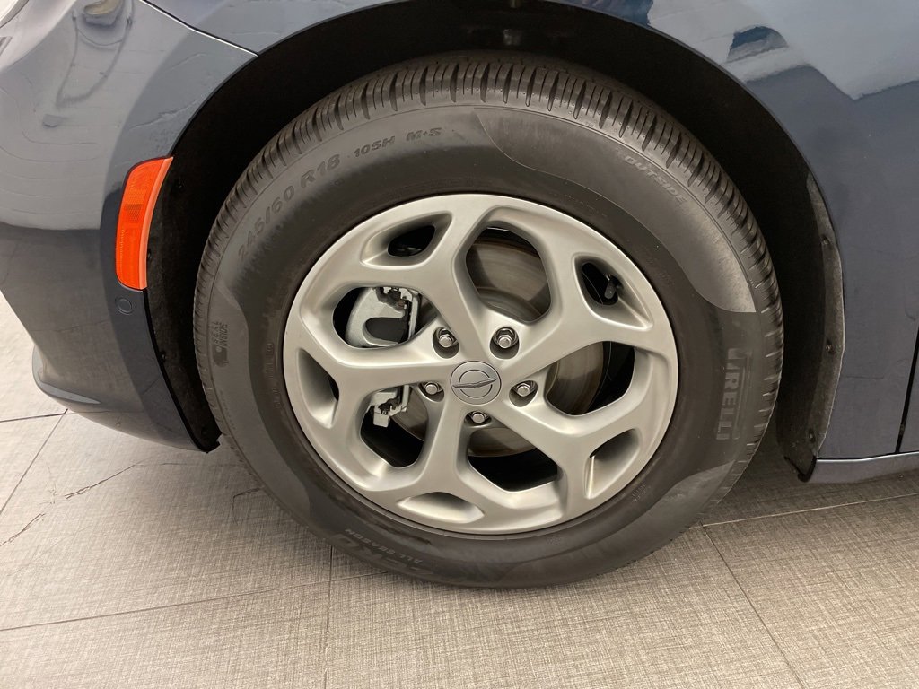 Certified 2024 Chrysler Pacifica Limited image 11