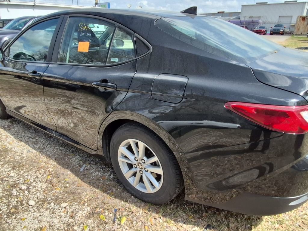 Used 2025 Toyota Camry LE image 4