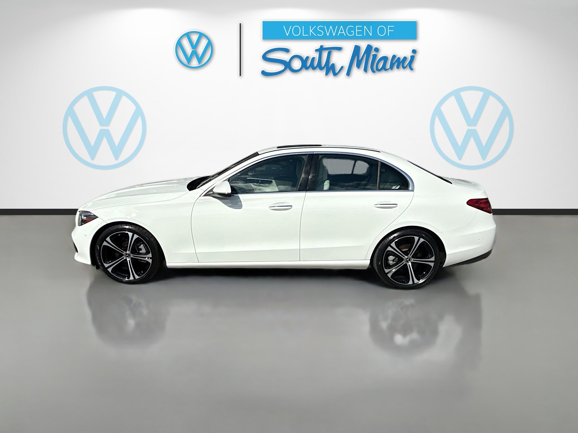 Used 2024 Mercedes-Benz C 300 Sedan image 4