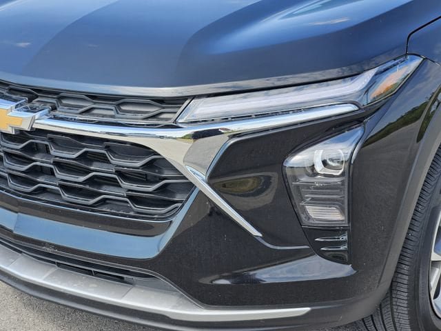 Used 2026 Chevrolet Trax LT FWD image 9