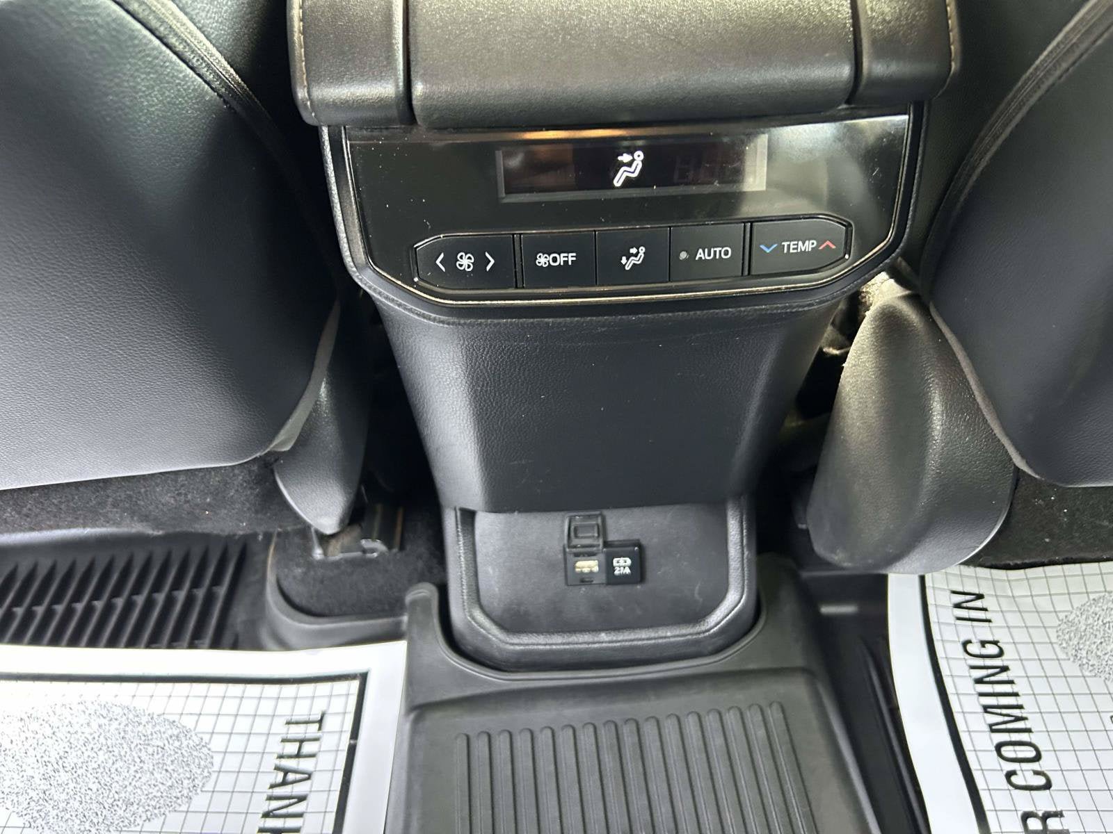 Used 2020 Toyota Highlander XLE FWD image 19