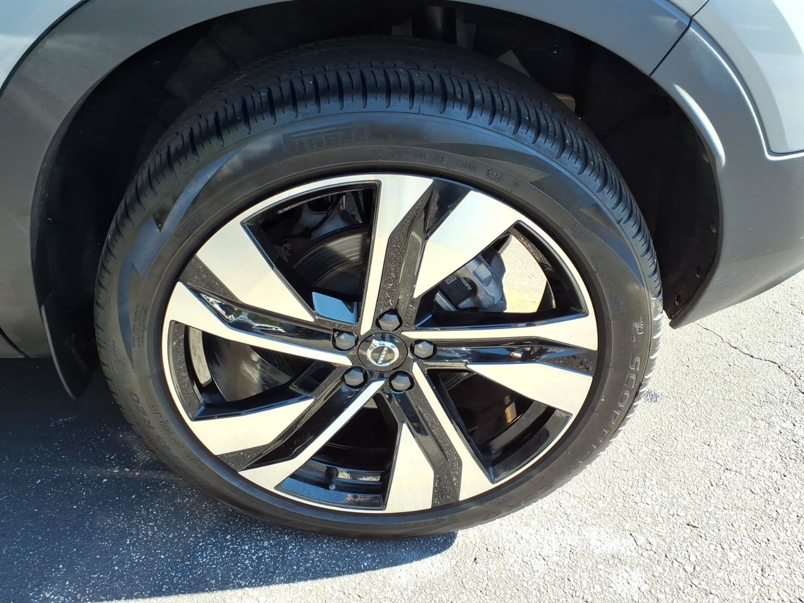 Certified 2024 Volvo XC40 B5 Ultimate w/ Protection Package Premier AWD/4WD image 11