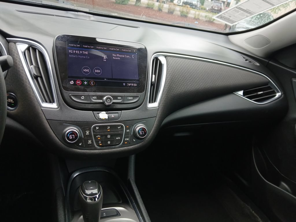 Used 2020 Chevrolet Malibu LT FWD image 18