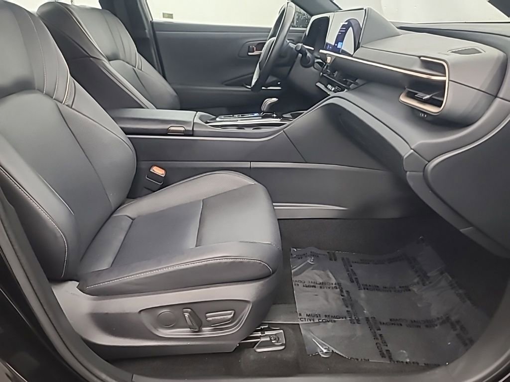 Used 2025 Toyota Crown XLE AWD/4WD image 15