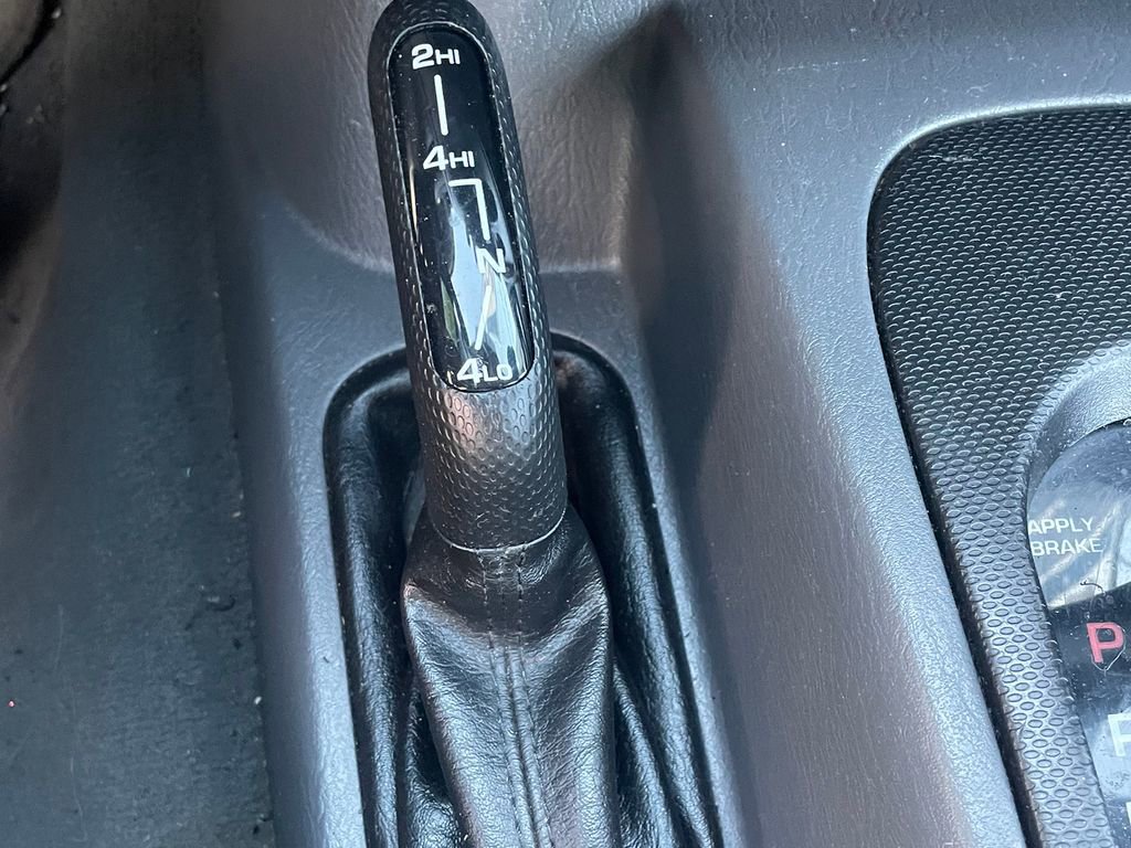 Used 2005 Jeep Liberty Sport w/ Skid Plate Group image 10