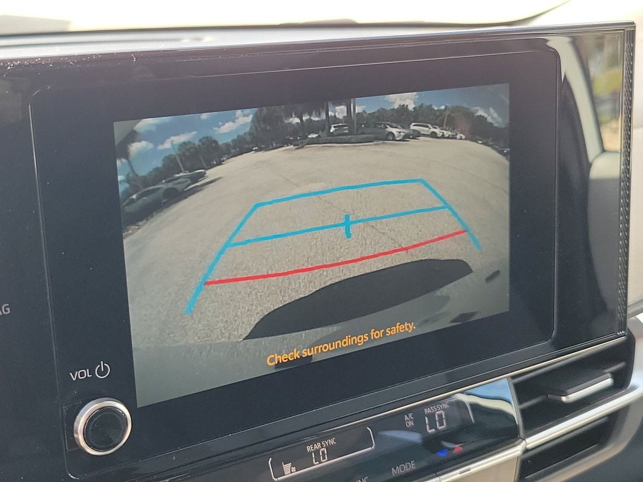 Used 2025 Toyota Sienna LE FWD image 26