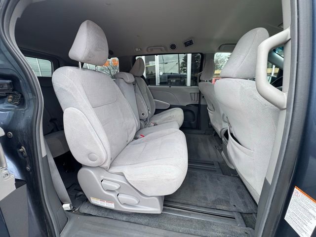 Used 2015 Toyota Sienna LE image 14