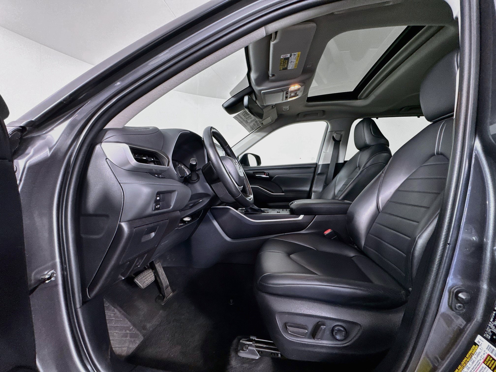 Used 2022 Toyota Highlander XLE AWD/4WD image 20