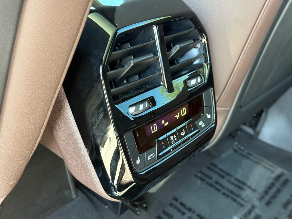 Used 2025 BMW iX xDrive50 w/ Premium Package image 18