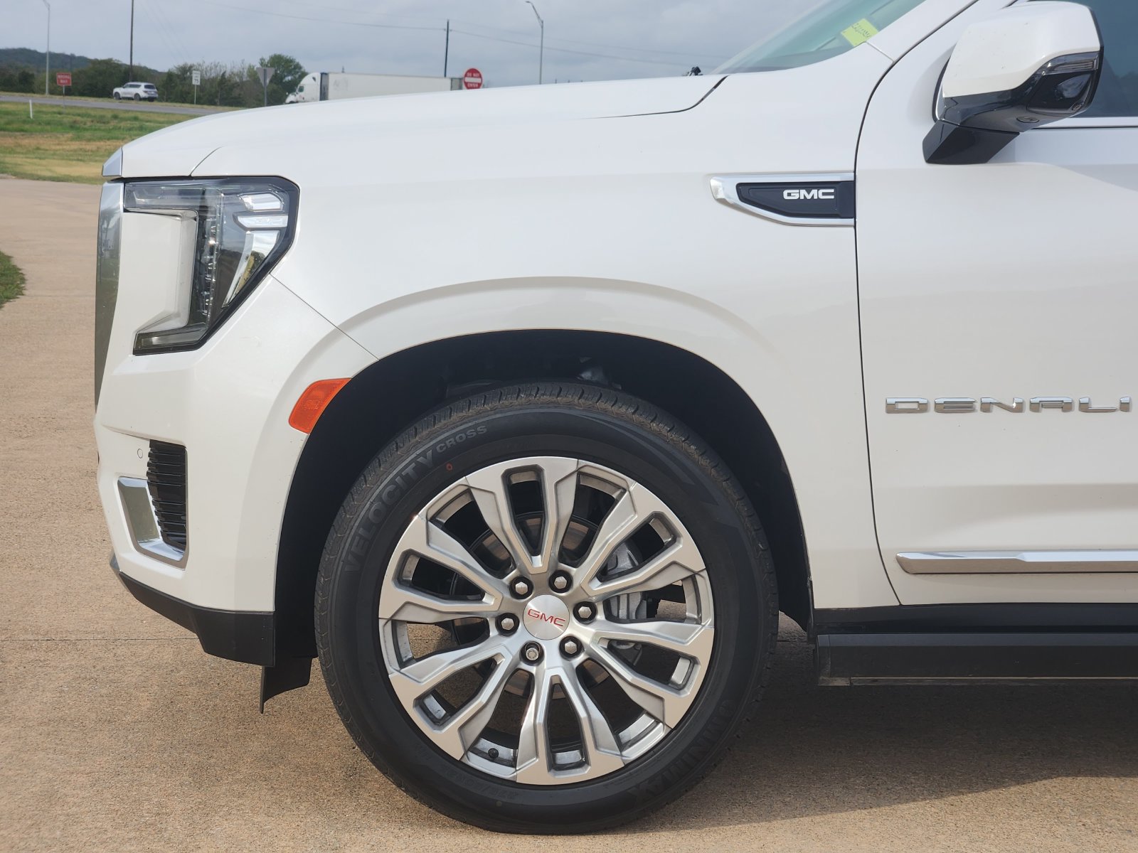Used 2022 GMC Yukon Denali RWD image 13