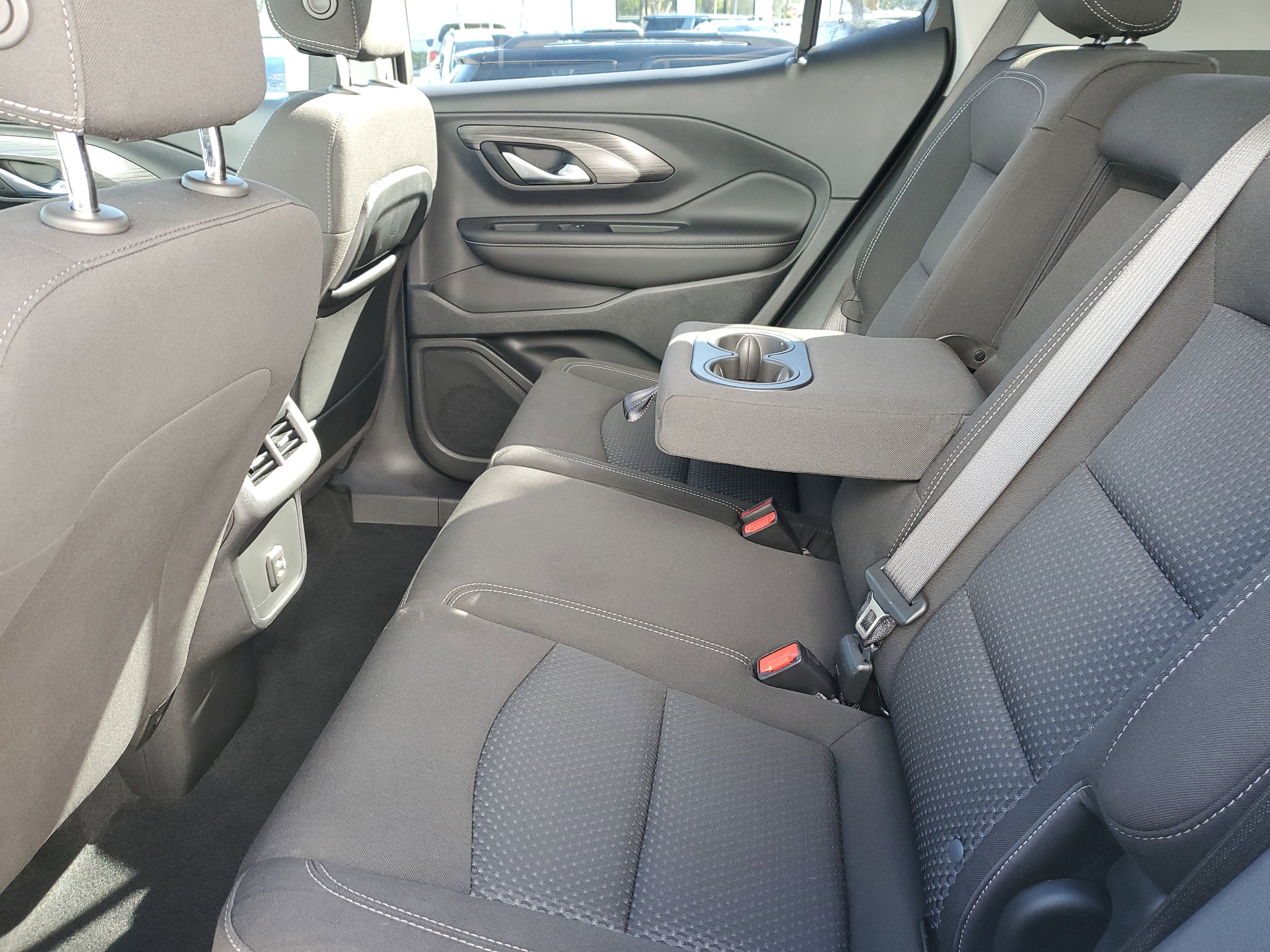 Used 2023 GMC Terrain SLE w/ Driver Convenience Package image 14