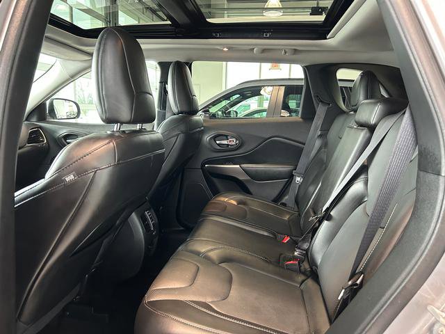 Used 2020 Jeep Cherokee Limited AWD/4WD image 24