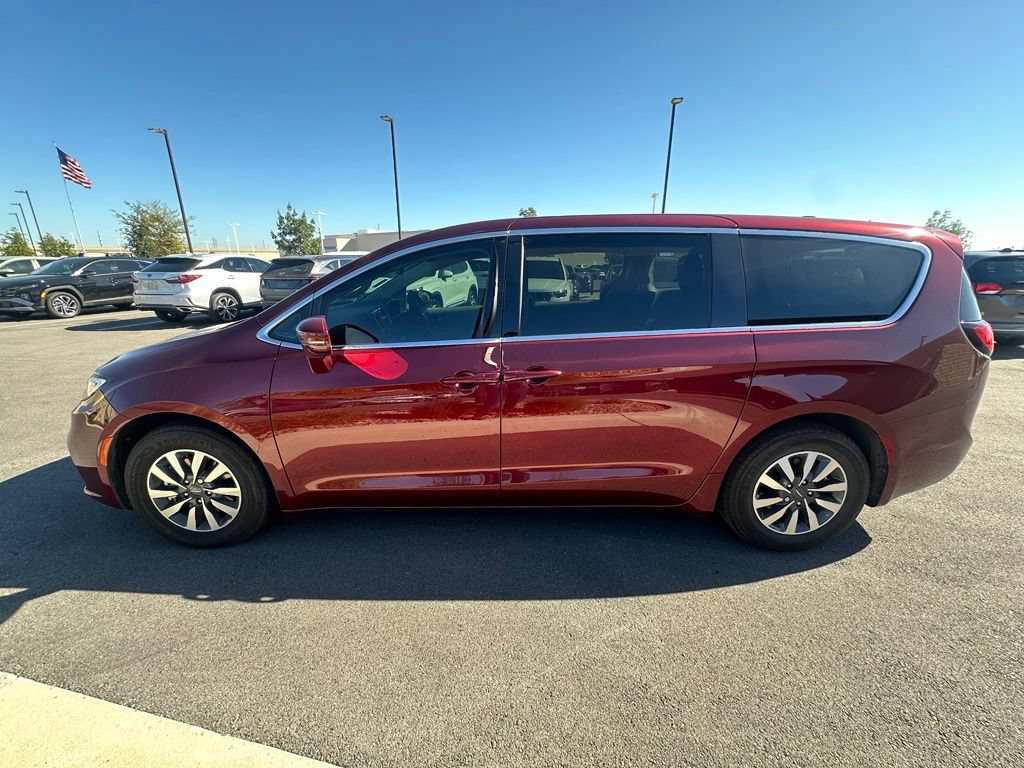 Used 2022 Chrysler Pacifica Touring-L FWD image 4