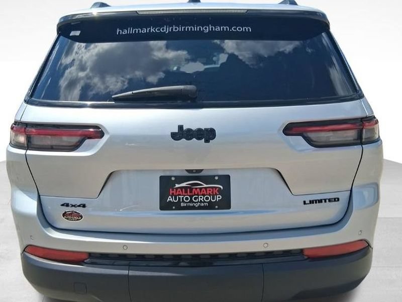 Used 2023 Jeep Grand Cherokee L Limited w/ Black Appearance Package AWD/4WD image 4