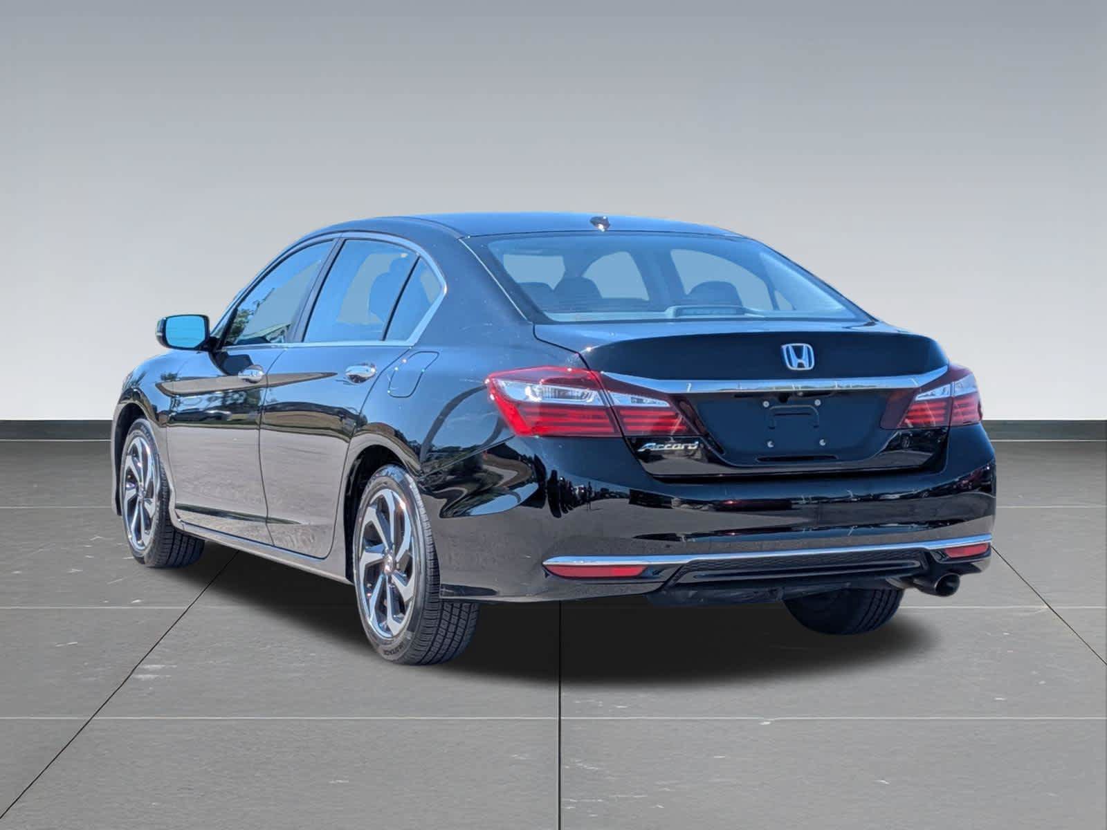 Certified 2017 Honda Accord EX-L image 3
