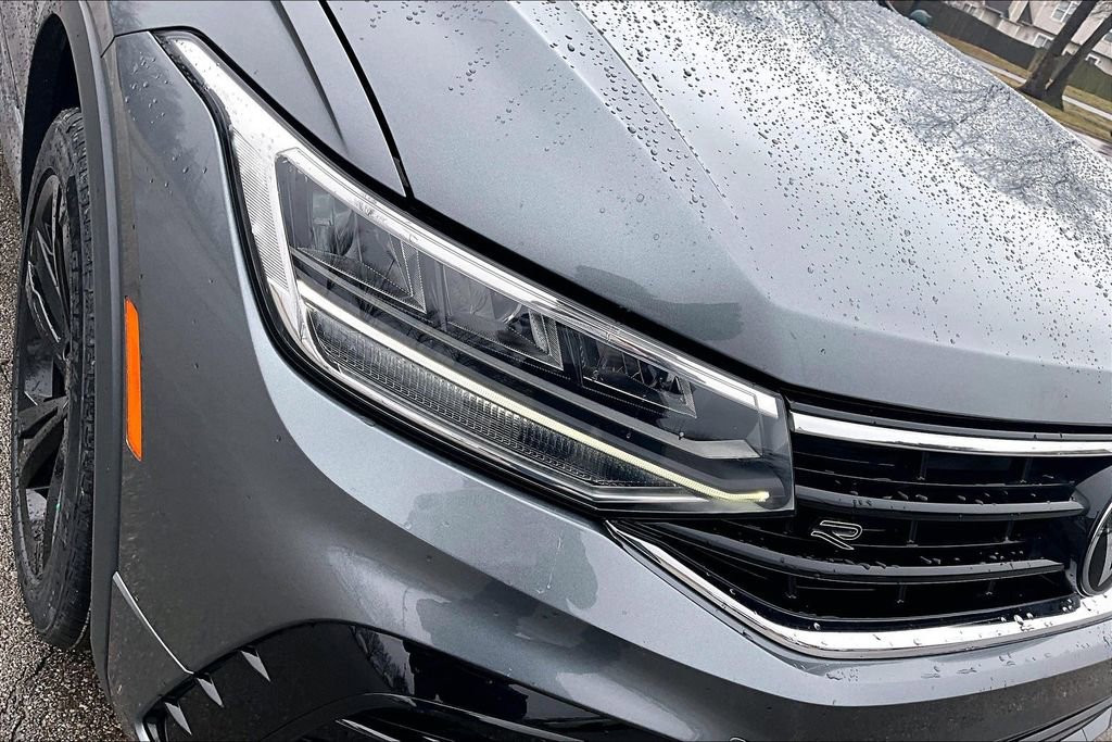 Used 2024 Volkswagen Tiguan SE R-Line image 30