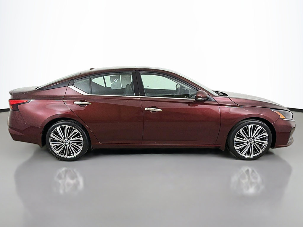 Used 2024 Nissan Altima 2.5 SL FWD image 17