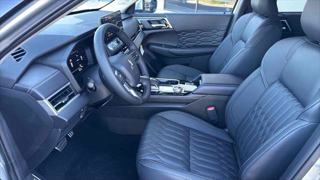 New 2025 Mitsubishi Outlander SEL image 13