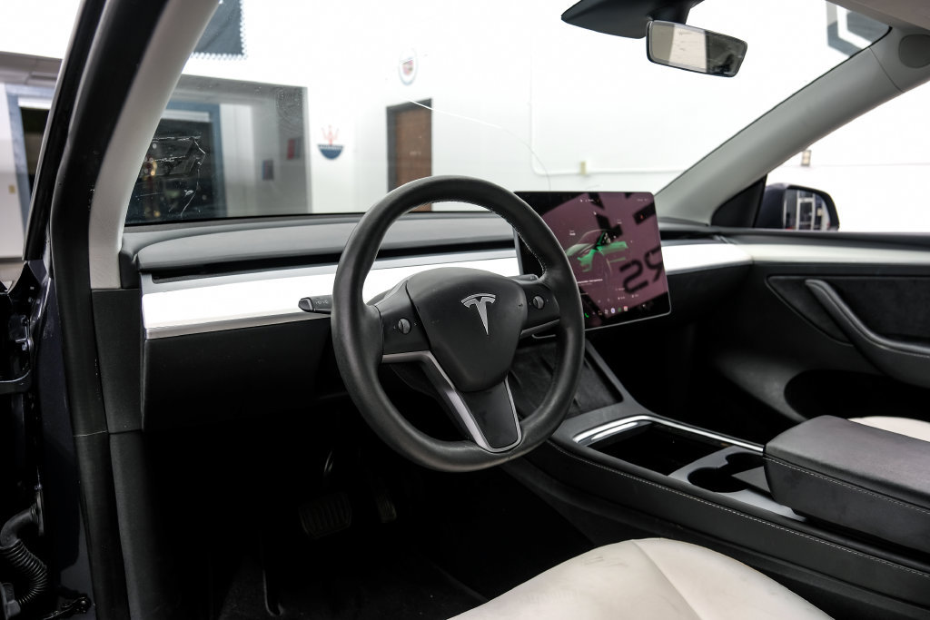 Used 2023 Tesla Model Y Long Range AWD/4WD image 3