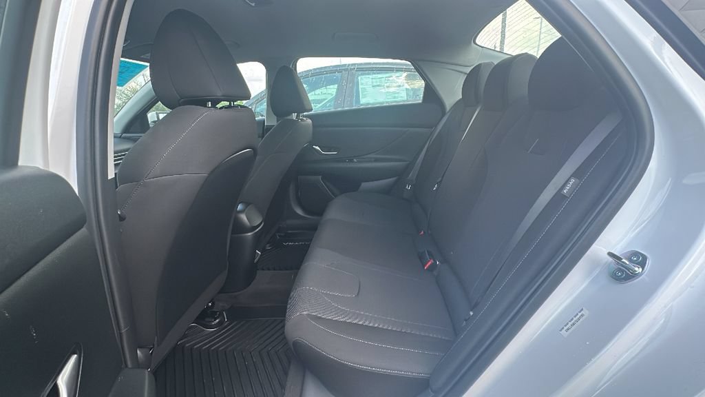 Used 2026 Hyundai Elantra SE FWD image 31