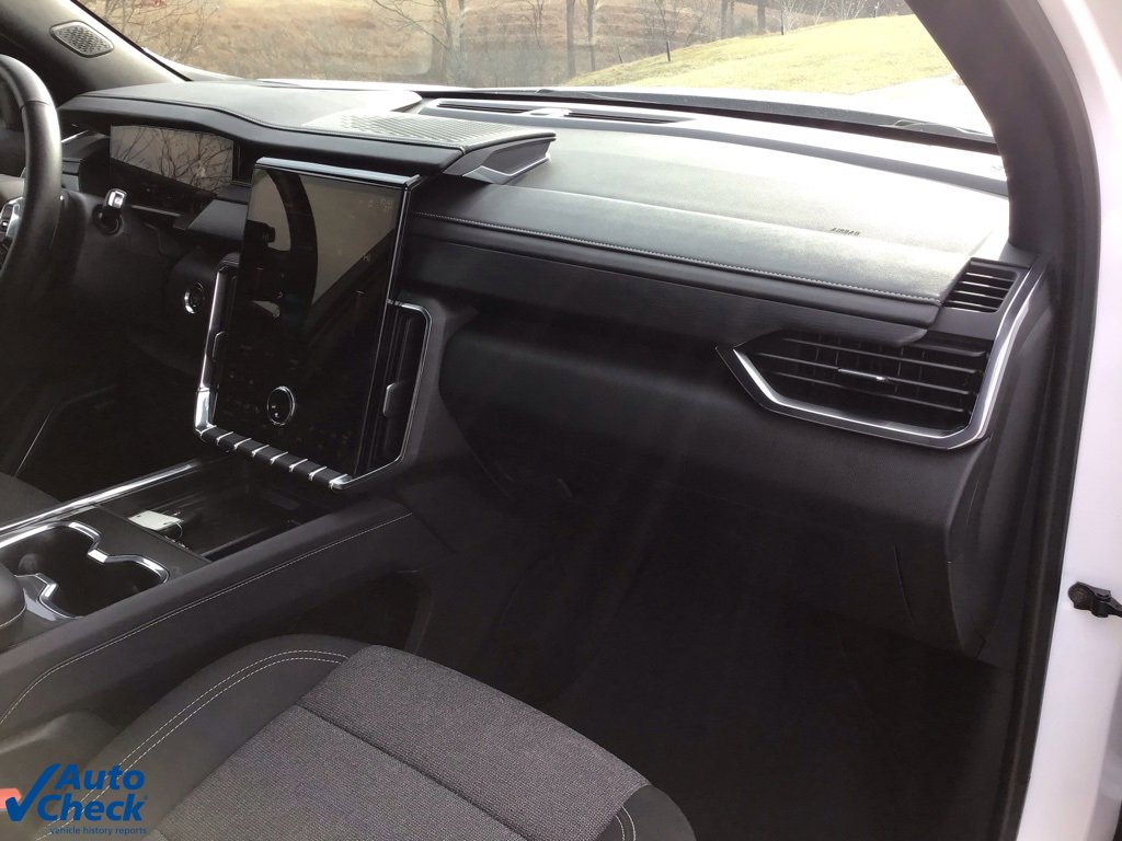 Used 2025 GMC Acadia Elevation image 27