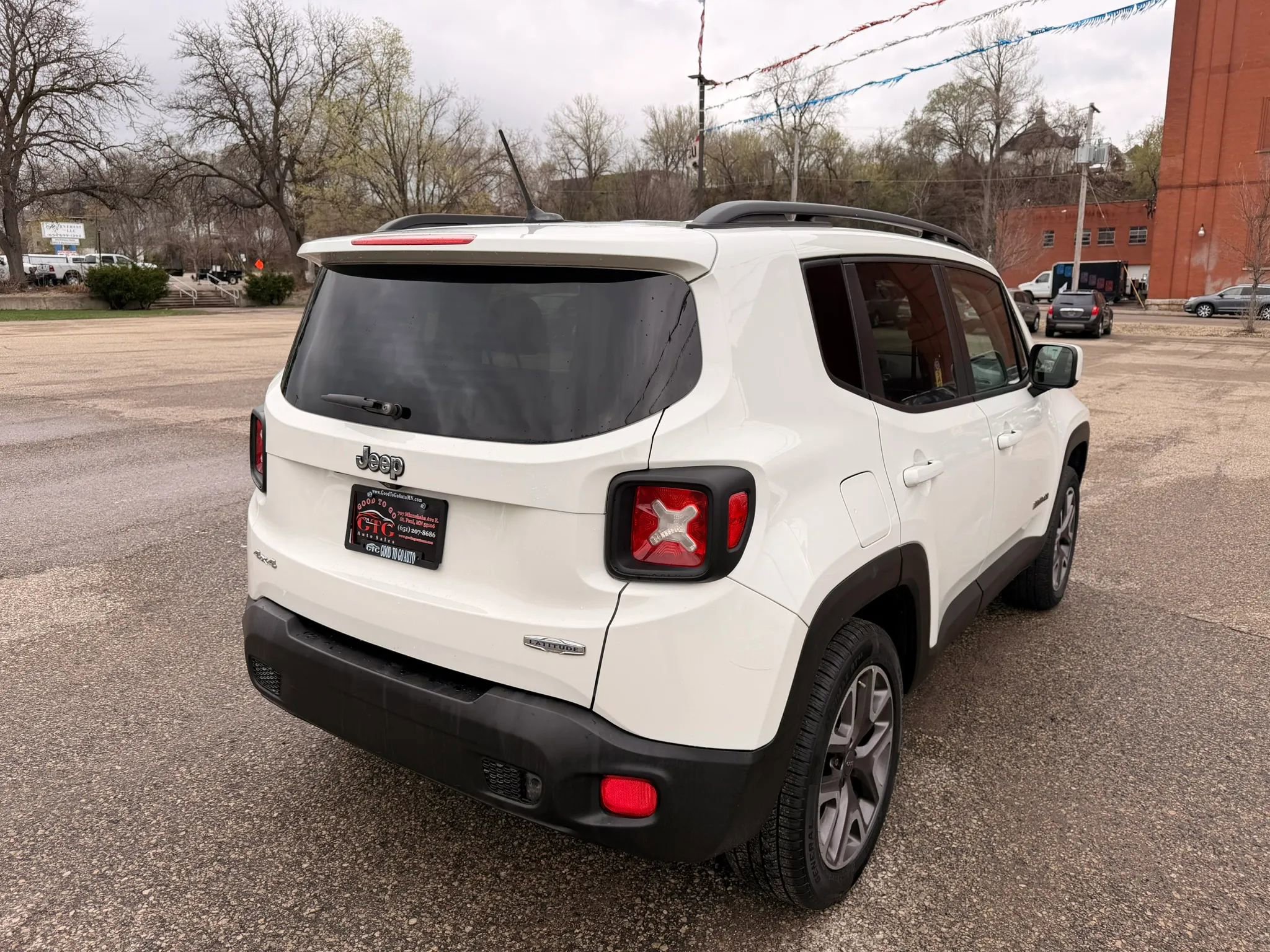 Used 2015 Jeep Renegade Latitude AWD/4WD image 6