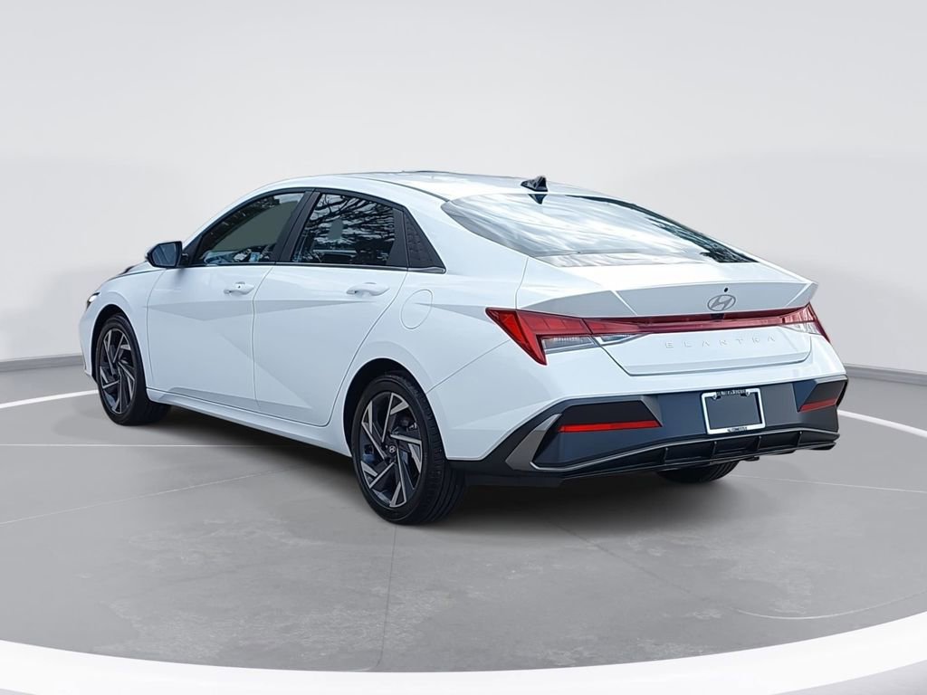 Certified 2025 Hyundai Elantra SEL w/ Cargo Package image 7