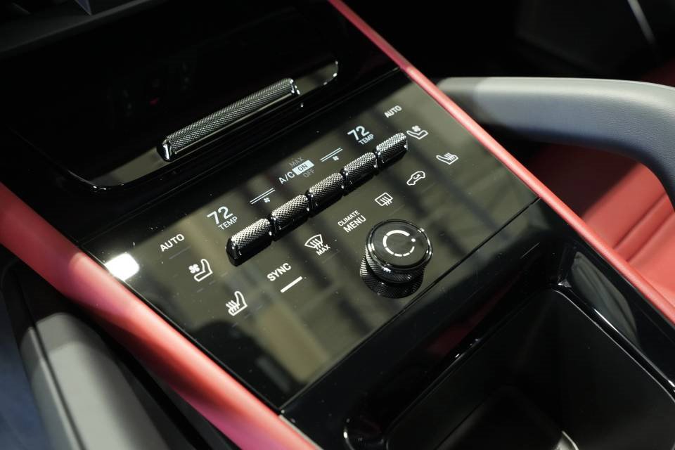 New 2026 Porsche Cayenne Turbo GT image 24