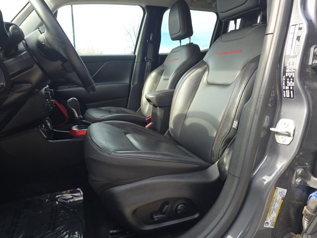 Certified 2022 Jeep Renegade Trailhawk AWD/4WD image 10