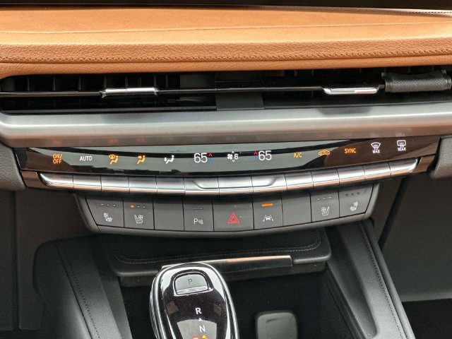 Used 2025 Cadillac XT4 Sport AWD/4WD image 5