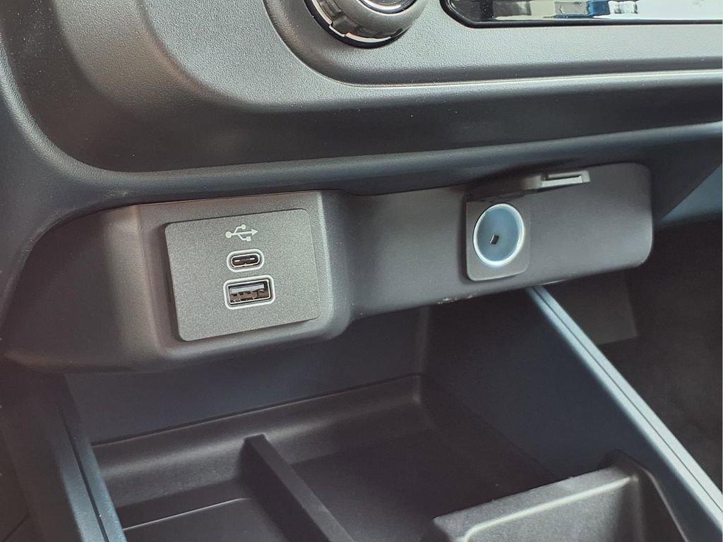 New 2026 Ford Maverick XL image 9