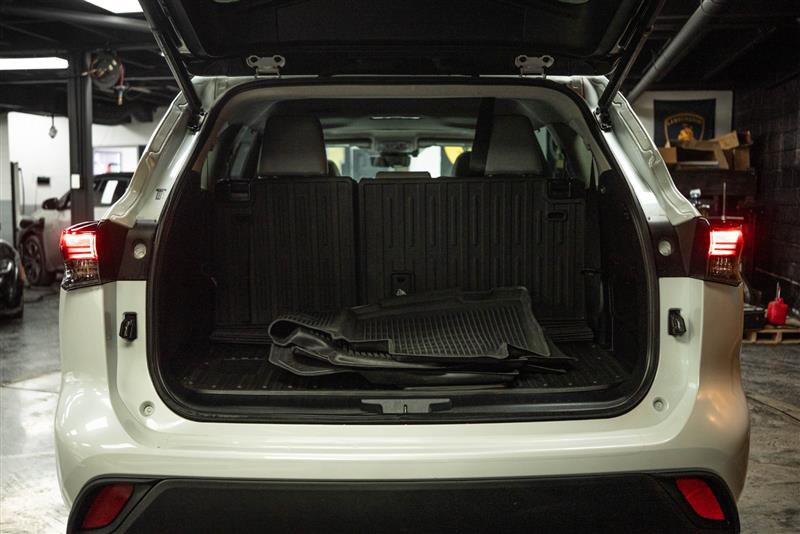 Used 2023 Toyota Highlander Bronze Edition image 7