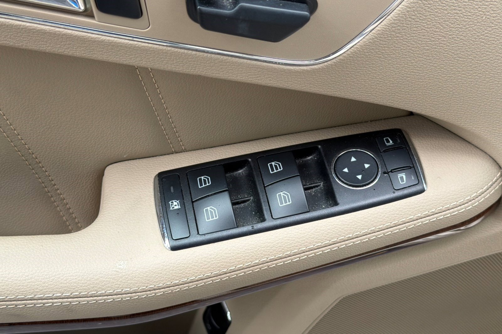 Used 2010 Mercedes-Benz E 350 Sedan image 13