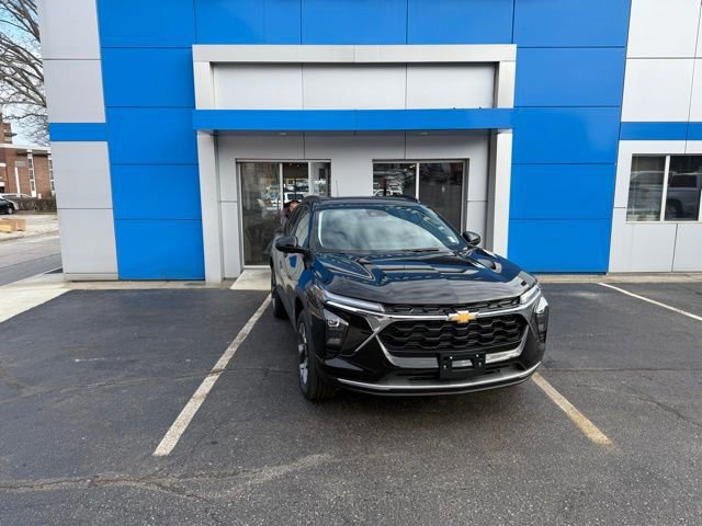 New 2026 Chevrolet Trax LT w/ Sunroof Package FWD image 3