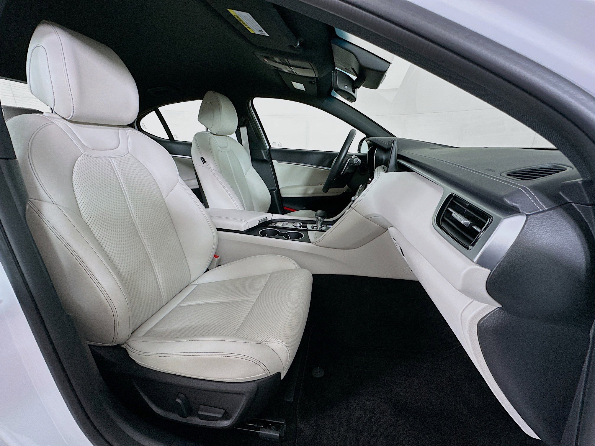 Used 2025 Genesis G70 2.5T image 31