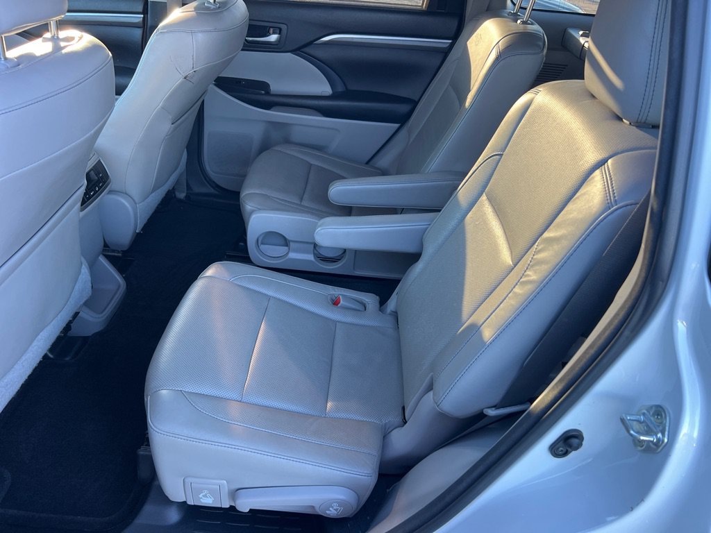 Used 2017 Toyota Highlander Limited AWD/4WD image 14